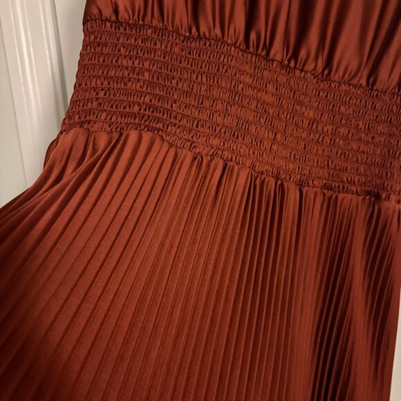 NWT! Express Pleated Satin Midi Dress Size Small in Dark Teracotta - Picture 3 of 4